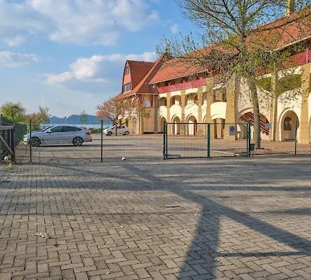 Lägenhet Strand Apartmanok