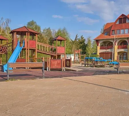 Strand Apartman *