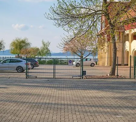 Strand Apartmanok *